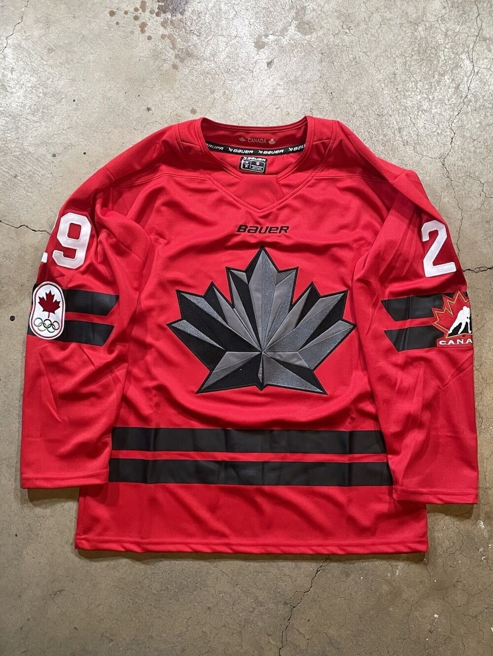 Nathan Mackinnon Team Canada 2026 Olympic Red Jersey Mens Size M NEW